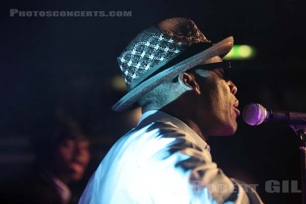 RAPHAEL SAADIQ - 2009-07-08 - PARIS - Studio SFR - 